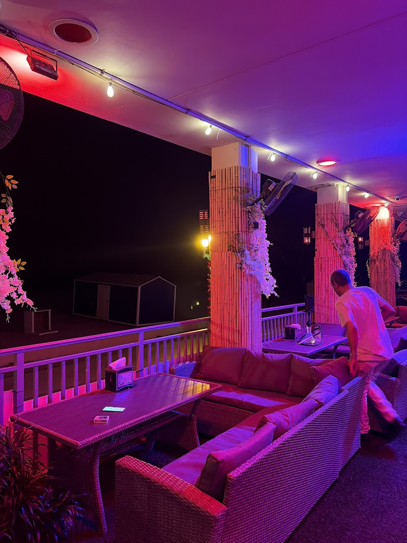 Red Pelican Bar and Hookah Lounge photo 4
