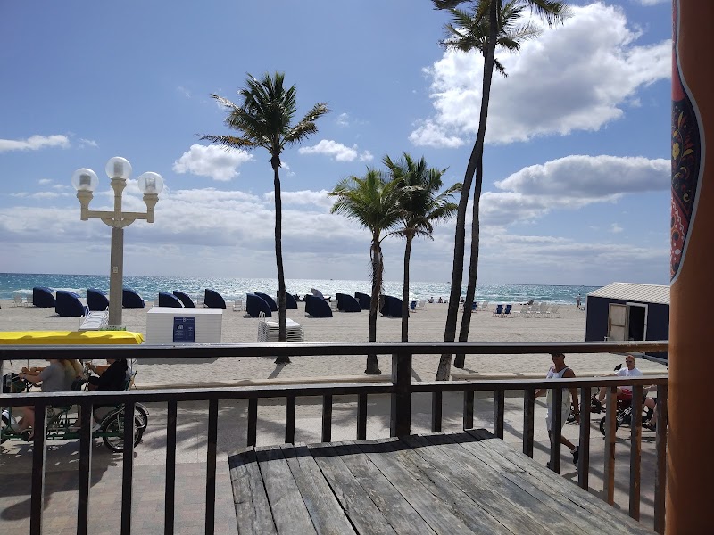 Red Pelican Bar and Hookah Lounge photo 5