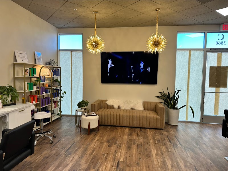 Vamp Salon Extension Studio photo 5