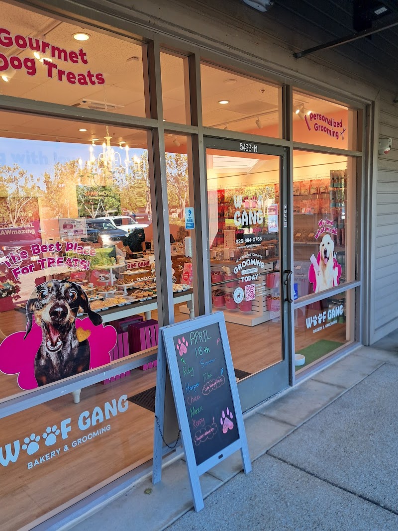 Woof Gang Bakery & Grooming Clayton photo 2