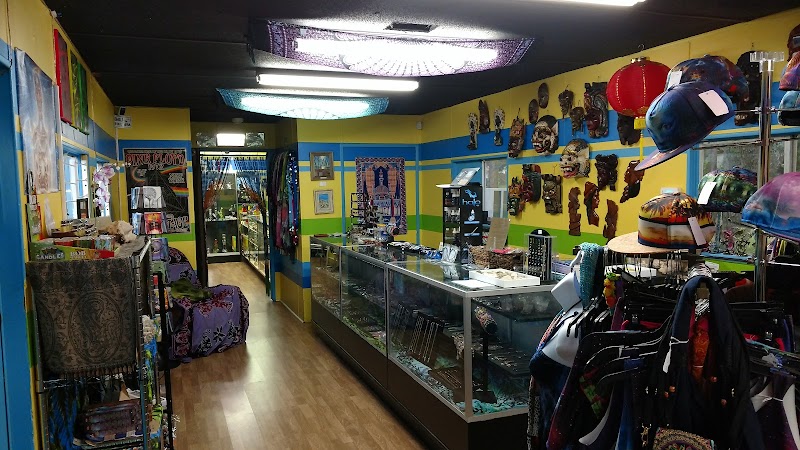 The Yellow Lemon Smoke Shop and Gift photo 4