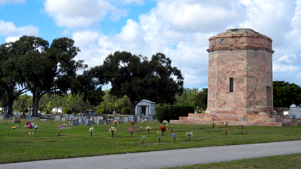 Robert Toale & Sons Funeral Home at Manasota Memorial Park photo 4