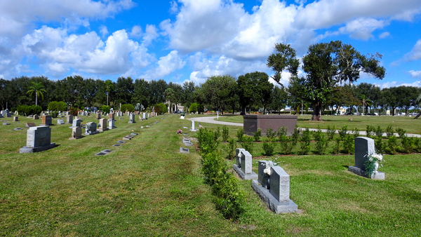 Robert Toale & Sons Funeral Home at Manasota Memorial Park photo 3
