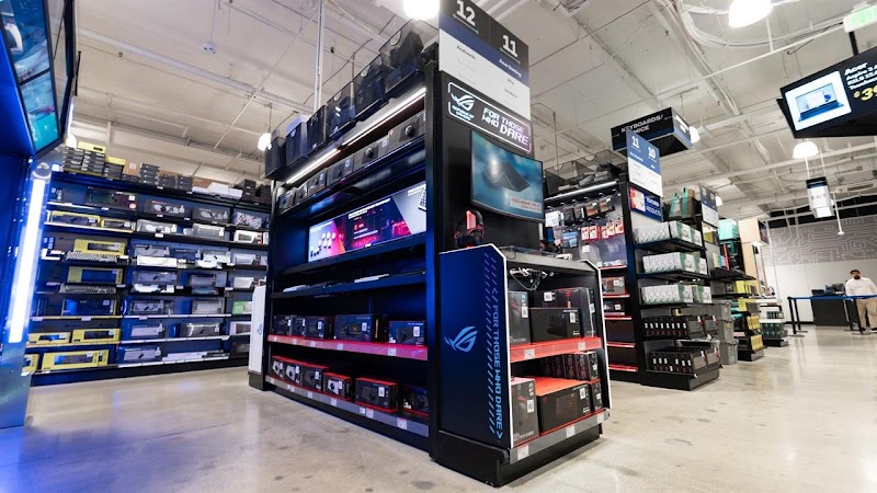 Micro Center photo 2