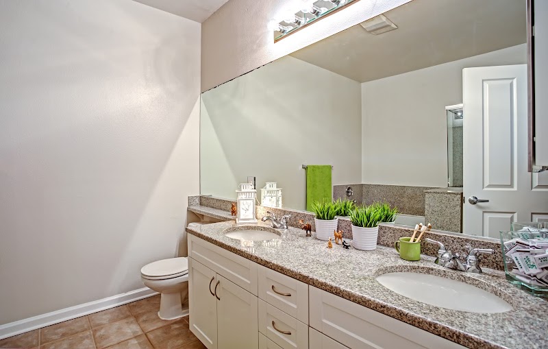 Miramar Apartments photo 4