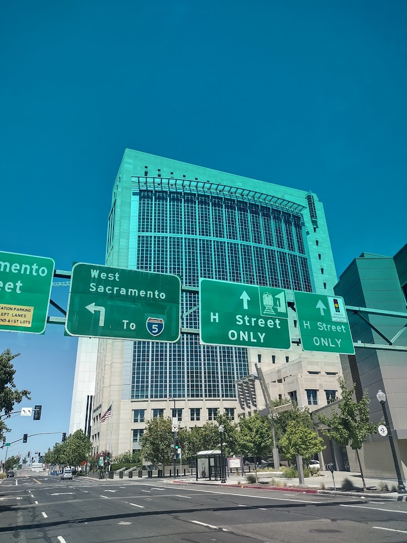 Robert T. Matsui United States Courthouse photo 3